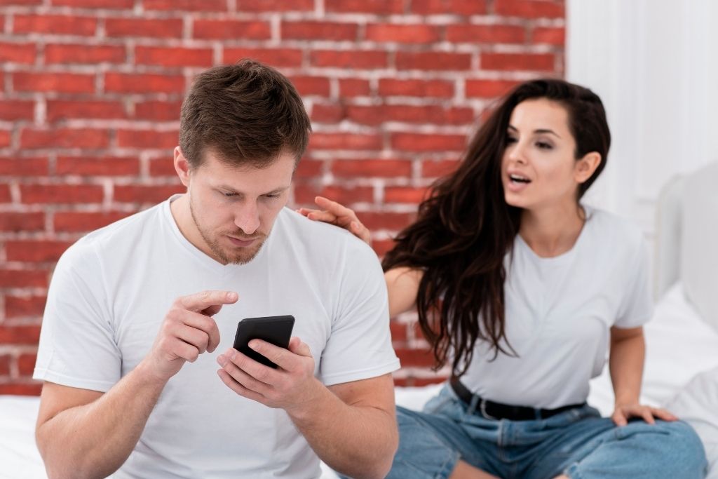 Dependencia emocional en la pareja: celos, control y ansiedad